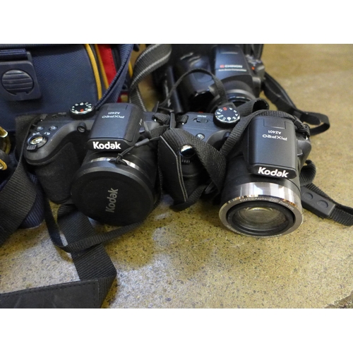 746 - A collection of cameras including a Nikon D80 with three lenses, 50mm, 18-135mm, 55-200mm, SB-600 fl... 