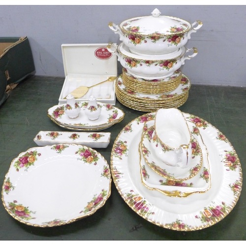 761 - Royal Albert Old Country Roses dinner wares including two vegetable dishes and covers, eight dinner ... 