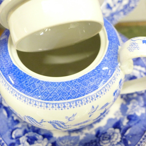 762 - A box of 19th Century and later blue and white china, Copeland Spode Mandarin teapot, English light ... 