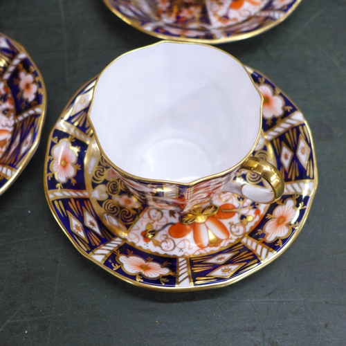 764 - A Royal Crown Derby 2451 Imari six setting tea set, six setting, with two medium plates, bread and b... 