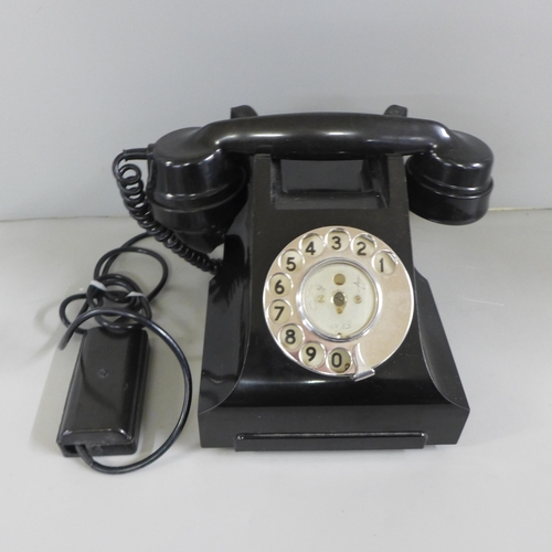 784 - A 1950s Bakelite telephone