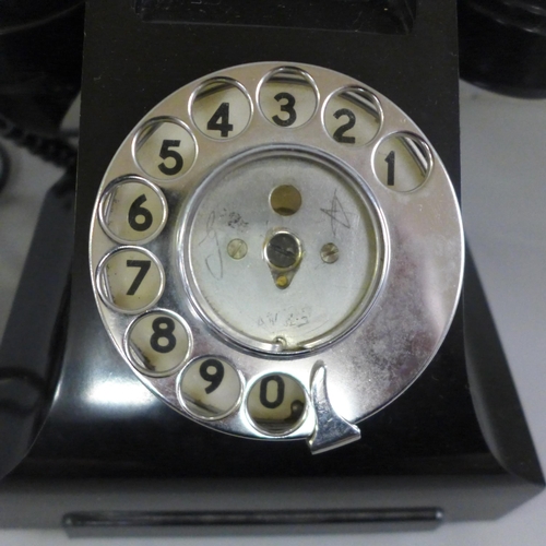 784 - A 1950s Bakelite telephone