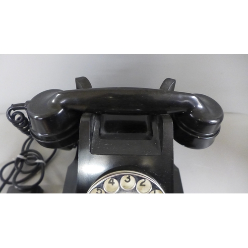 784 - A 1950s Bakelite telephone