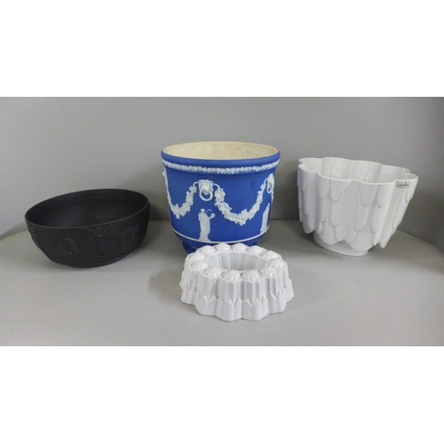 788 - A Wedgwood Jasperware planter, black basalt fruit bowl and two Shelley jelly moulds