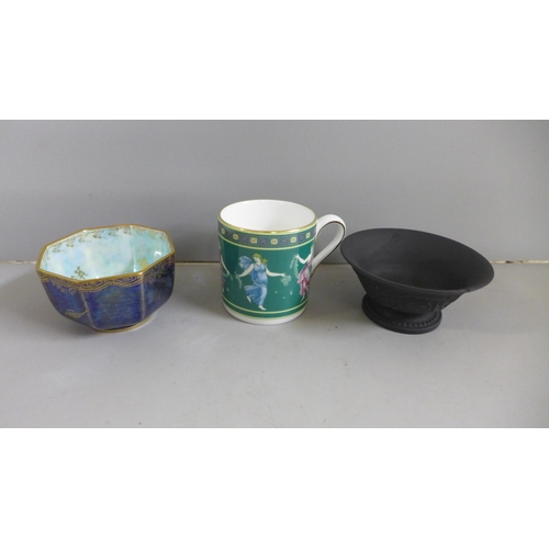 790 - A small Wedgwood lustre dragon bowl, Z-4831 backstamp, a black basalt bowl, Susie Cooper cup, cream ... 