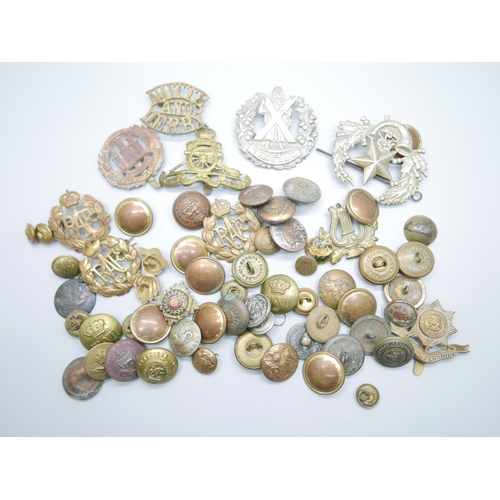 805 - A collection of military uniform buttons and other buttons and military cap badges including Cameron... 