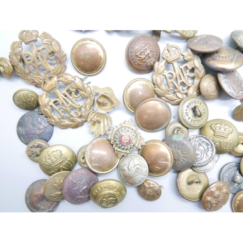 805 - A collection of military uniform buttons and other buttons and military cap badges including Cameron... 