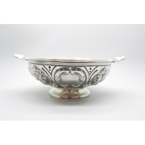 807 - A Victorian two handled bowl, Martin Hall, Sheffield, 1881, 15.3cm including handles, 137g