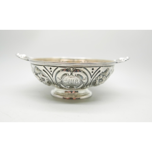 807 - A Victorian two handled bowl, Martin Hall, Sheffield, 1881, 15.3cm including handles, 137g