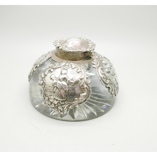 808 - A William Comyns glass inkwell with silver overlay and lid, London 1901, base 9cm