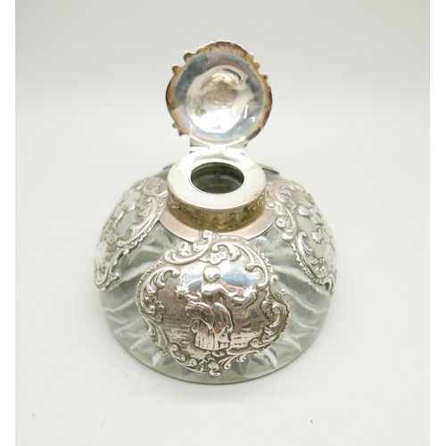 808 - A William Comyns glass inkwell with silver overlay and lid, London 1901, base 9cm