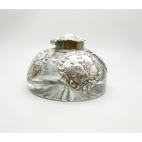 808 - A William Comyns glass inkwell with silver overlay and lid, London 1901, base 9cm