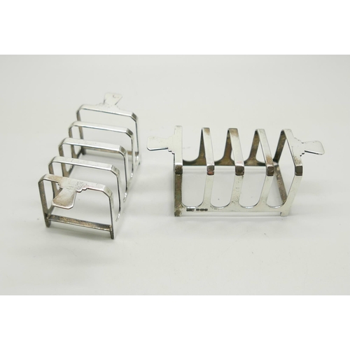 816 - A pair of Art Deco silver toast racks, Sheffield 1933, 96g