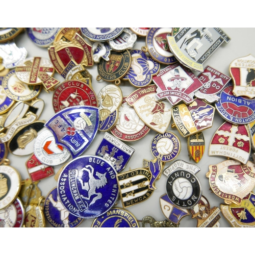 829 - A collection of vintage and later football club and supporters club badges, approximately 70