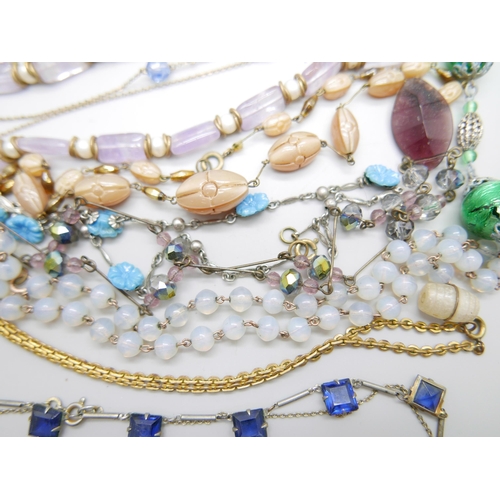 839 - Twelve vintage necklets