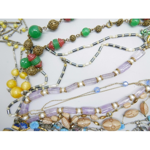 839 - Twelve vintage necklets