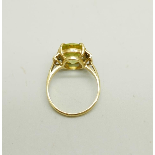 902 - An 18ct gold ring set with a green stone and diamonds, 4.4g, M