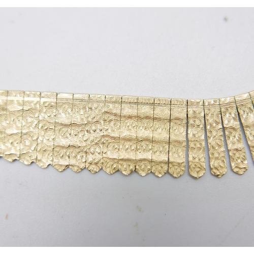 906 - A 9ct gold fringe necklace with textured design, 44.5cm, 22g