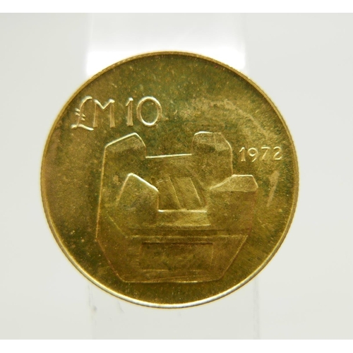 919 - A 1972 Malta 10 Lira gold coin, 6g
