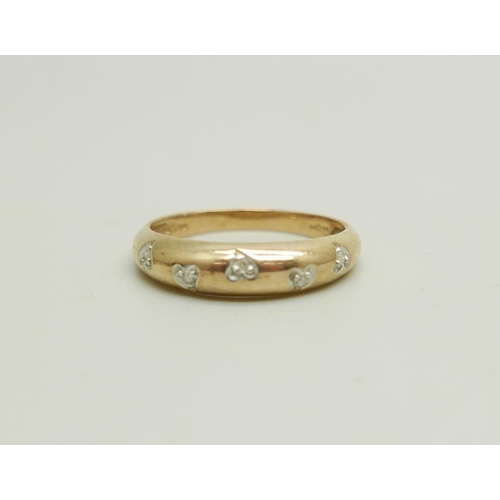 928 - A 9ct gold, five stone diamond ring, 2g, P