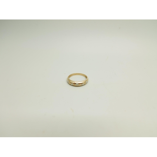 928 - A 9ct gold, five stone diamond ring, 2g, P
