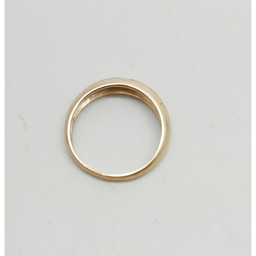 928 - A 9ct gold, five stone diamond ring, 2g, P
