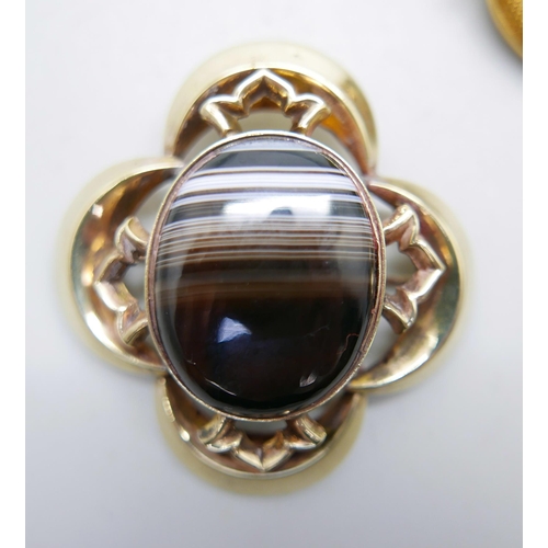 960 - Two Victorian agate brooches and a yellow stone set brooch, largest 5cm