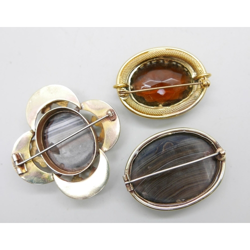 960 - Two Victorian agate brooches and a yellow stone set brooch, largest 5cm