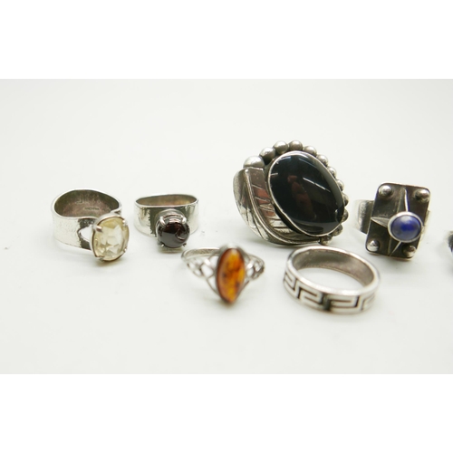 992 - Four silver rings including a Mexican example set with onyx, and three white metal rings, 44g