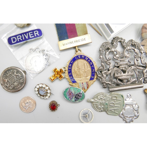 996 - A collection of assorted items including Masonic, a pair of silver cufflinks, a silver fob and a sil... 