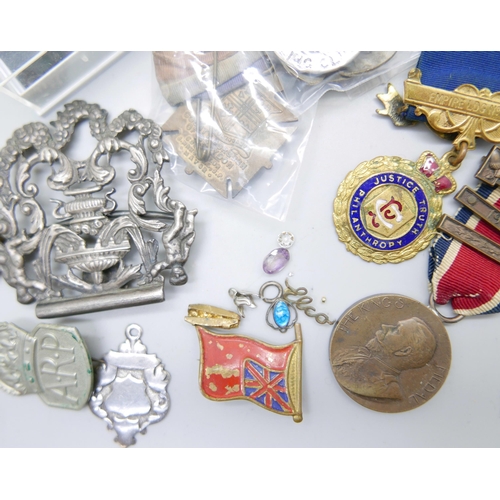 996 - A collection of assorted items including Masonic, a pair of silver cufflinks, a silver fob and a sil... 