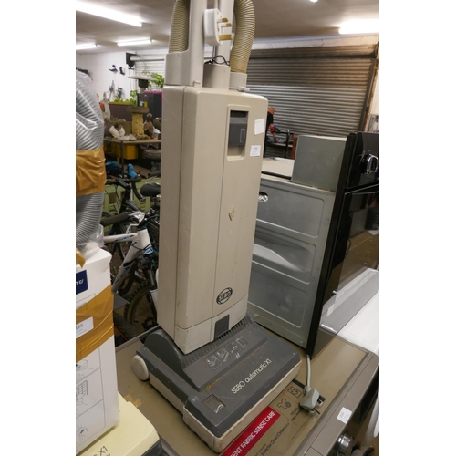 2166 - A Sebo Automatic X1 upright vacuum cleaner