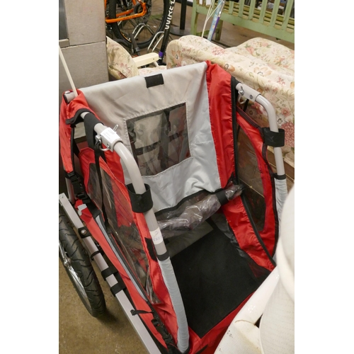 2169 - A childs single buggy bike trailer