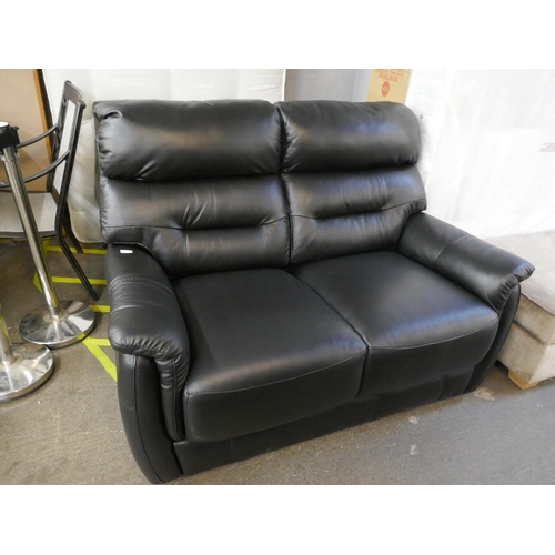 1473 - A three seater leather sofa and two seater leather sofa