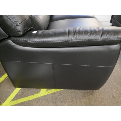 1473 - A three seater leather sofa and two seater leather sofa