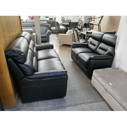 1473 - A three seater leather sofa and two seater leather sofa