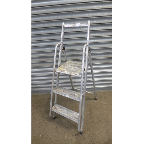 2202 - An aluminium 5 rung step ladder, an aluminium 2 rung step ladder and an aluminium 3 rung step ladder