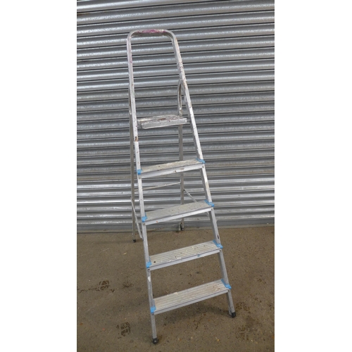 2203 - An aluminium 5 rung step ladder, an aluminium 2 rung step ladder and a set of metal 2 rung safety st... 