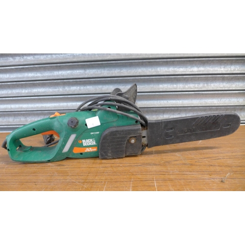 2227 - A Black and Decker GK1430 30cm electric chainsaw