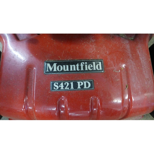 2256 - A Mountfield S421 PD petrol driven lawn mower with Mountfield RS200 OHV 100cc petrol engine and coll... 