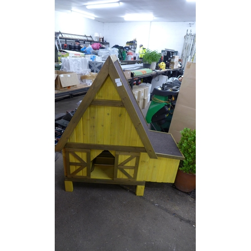 2261 - A yellow painted chicken coop - boxed