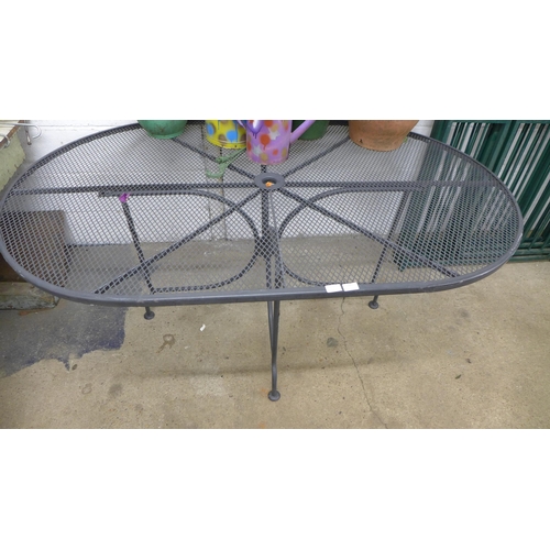 2281 - An oval garden table with metal top and legs - 170cm x 100cm