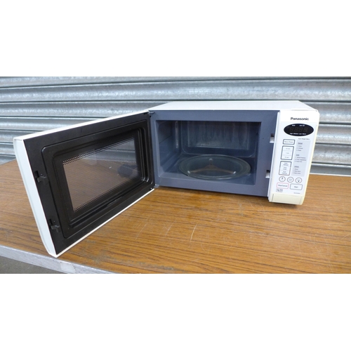 2333 - A Panasonic NN-E255W 800w microwave