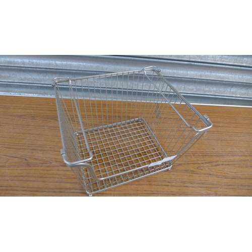 2334 - 12 steel stackable storage trays