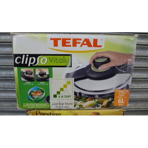 2335 - A quantity of household electronics, a Polti Inox Vaporetto TPFER1000 steam iron, a Tefal Clipso Vit... 