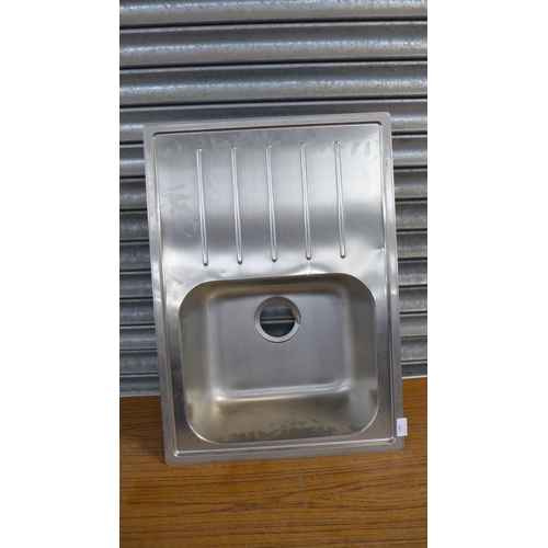 2346 - A Stainless steel kitchen sink