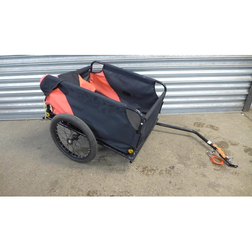 2349 - A 2 wheel bike trailer with clip