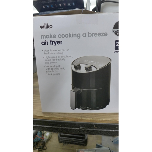 2352 - A Wilko 2.5 litre air fryer