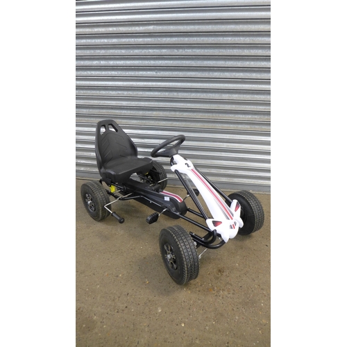 2364 - A 4 wheeled pedal Go-Kart