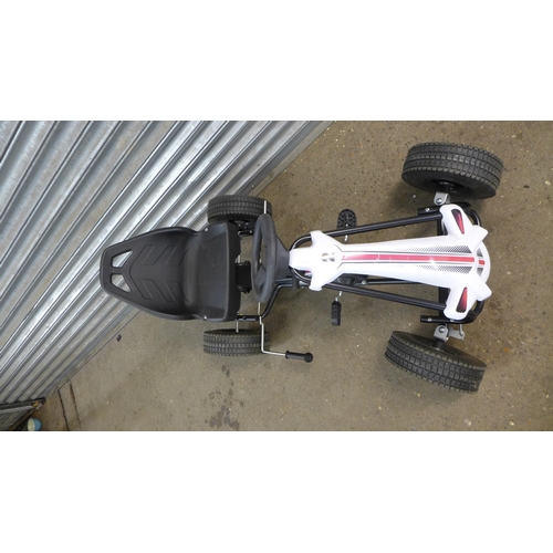 2364 - A 4 wheeled pedal Go-Kart